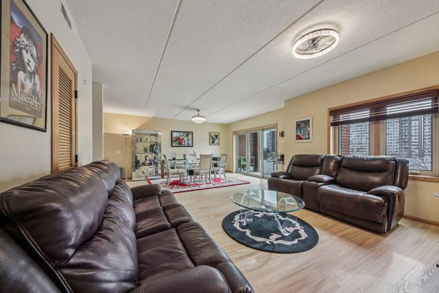 8727 W Bryn Mawr Avenue 307, Chicago, IL 60631