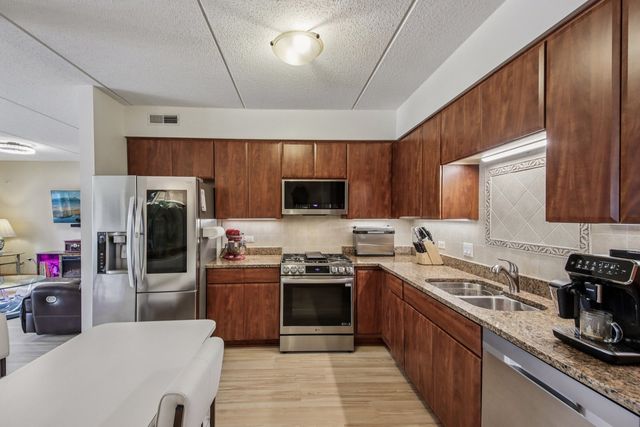 8727 W Bryn Mawr Avenue 307, Chicago, IL 60631