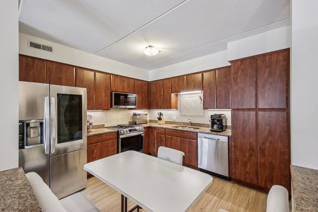 8727 W Bryn Mawr Avenue 307, Chicago, IL 60631