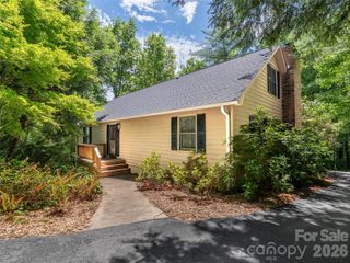 25 Blueberry Lane, Fairview, NC 28730
