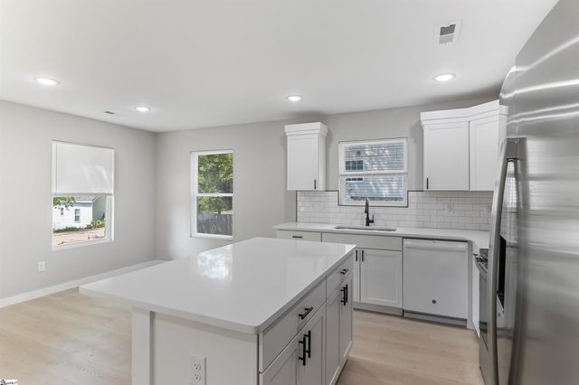 561 Bee Street, Spartanburg, SC 29301