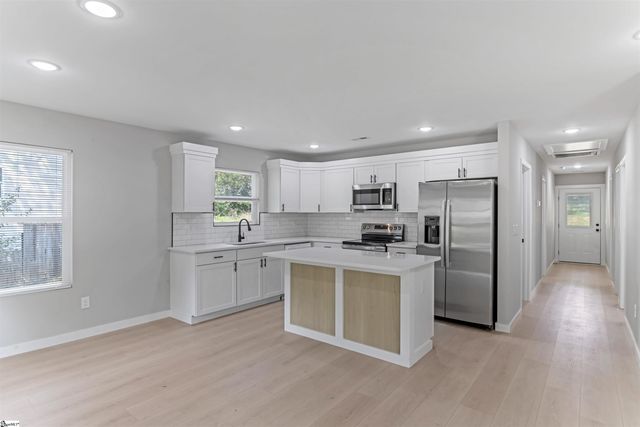 561 Bee Street, Spartanburg, SC 29301