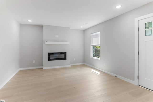 561 Bee Street, Spartanburg, SC 29301