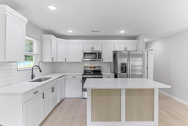 561 Bee Street, Spartanburg, SC 29301