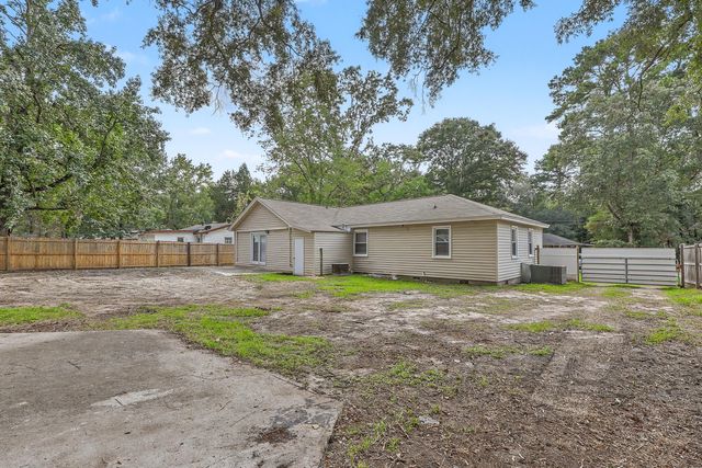 7620 Winchester Street, North Charleston, SC 29420