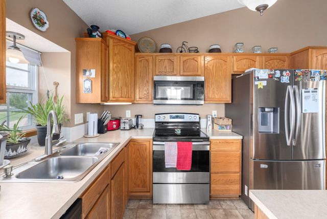 729 S Bedford Cir, Wichita, KS 67207