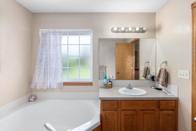 729 S Bedford Cir, Wichita, KS 67207