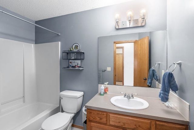 729 S Bedford Cir, Wichita, KS 67207