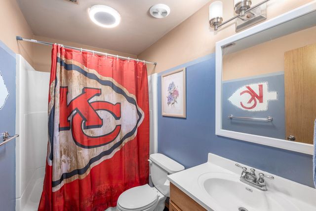 729 S Bedford Cir, Wichita, KS 67207