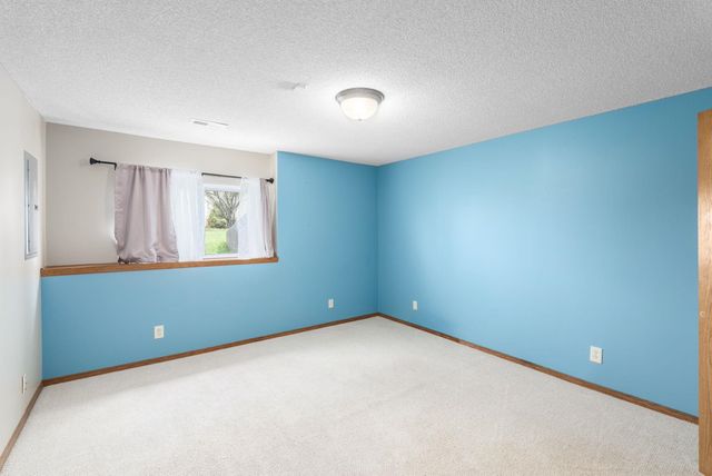 729 S Bedford Cir, Wichita, KS 67207