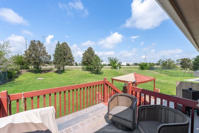 729 S Bedford Cir, Wichita, KS 67207