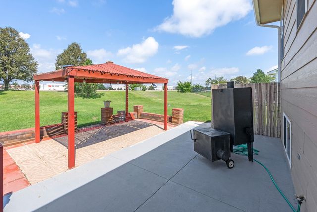 729 S Bedford Cir, Wichita, KS 67207