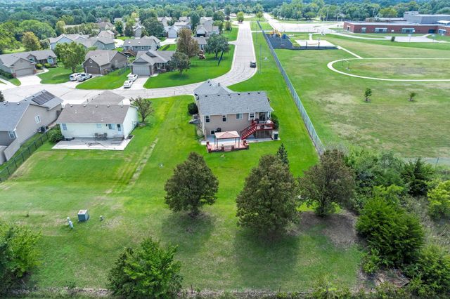 729 S Bedford Cir, Wichita, KS 67207