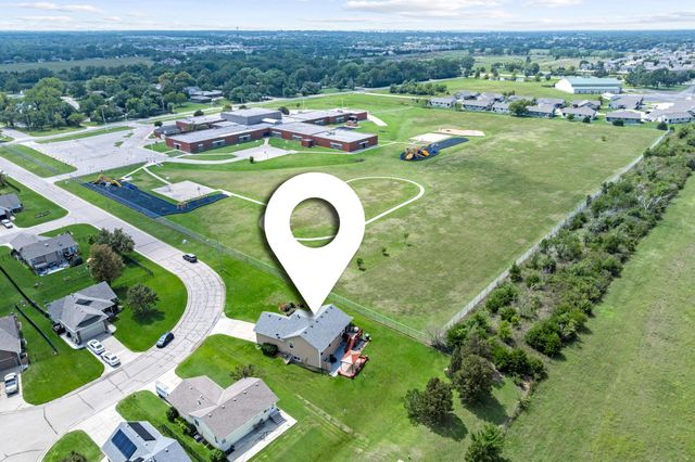 729 S Bedford Cir, Wichita, KS 67207