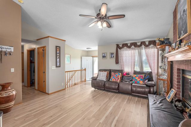 729 S Bedford Cir, Wichita, KS 67207