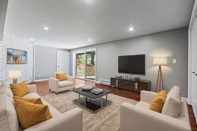 330 S Barrington Road, Barrington, IL 60010