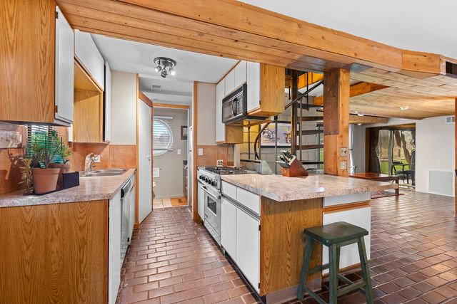 330 S Barrington Road, Barrington, IL 60010