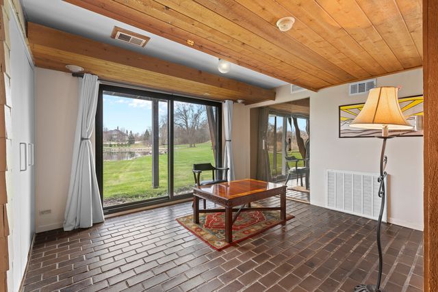 330 S Barrington Road, Barrington, IL 60010