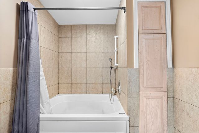 330 S Barrington Road, Barrington, IL 60010