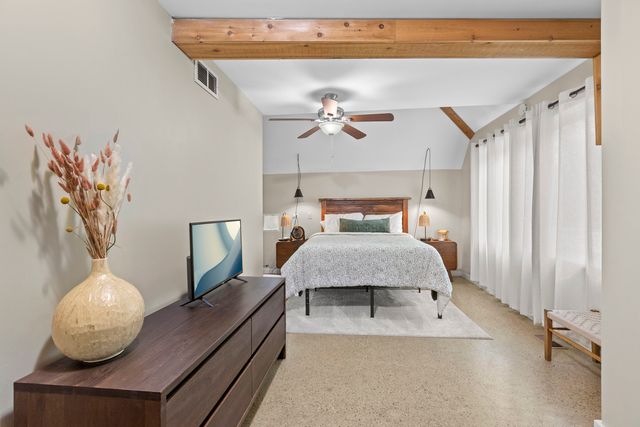 330 S Barrington Road, Barrington, IL 60010