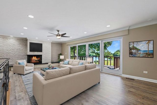 330 S Barrington Road, Barrington, IL 60010