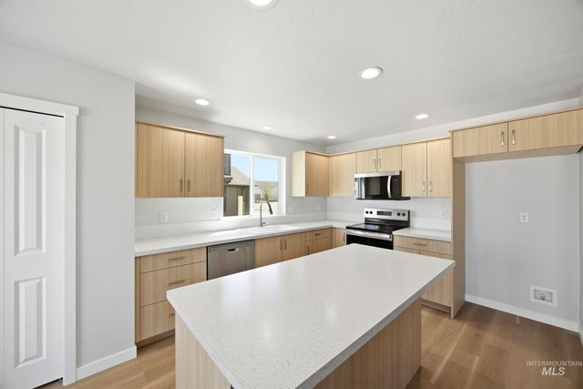 504 Waverly Ave, Middleton, ID 83644