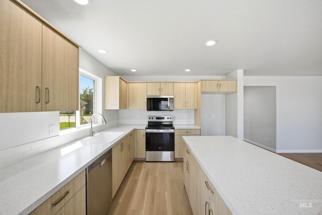 504 Waverly Ave, Middleton, ID 83644