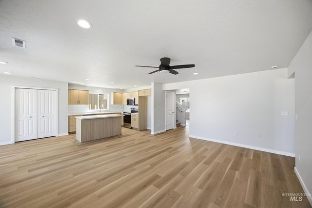 504 Waverly Ave, Middleton, ID 83644
