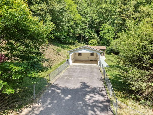 270 Slim Dillard Road, Sylva, NC 28779