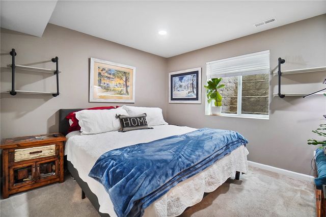 9586 Crooked Creek Drive, Centerville, OH 45458