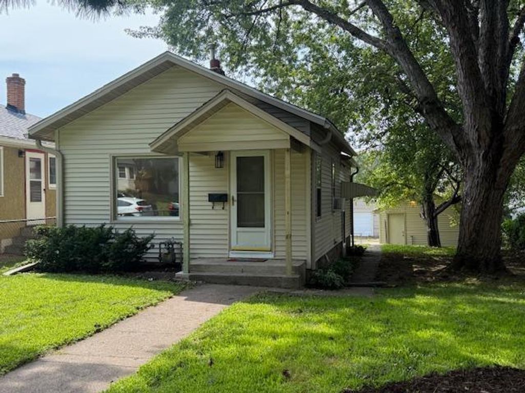 2002 Orange Avenue E, Saint Paul, MN 55119