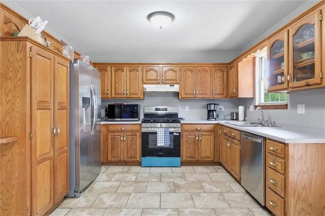 1611 STASI Avenue, Raymore, MO 64083