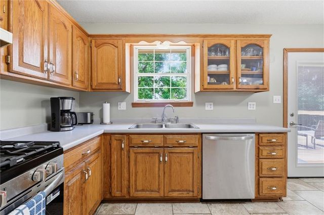 1611 STASI Avenue, Raymore, MO 64083