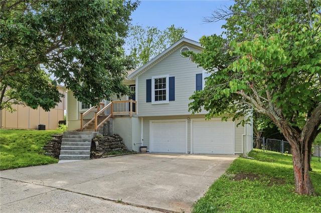 1611 STASI Avenue, Raymore, MO 64083