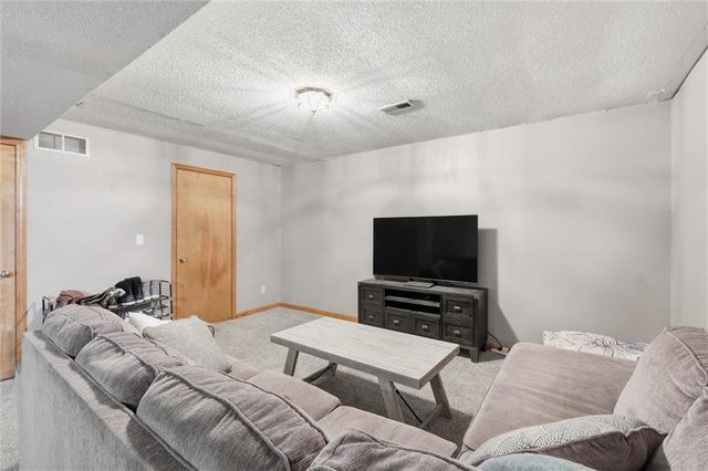 1611 STASI Avenue, Raymore, MO 64083