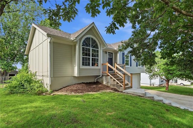 1611 STASI Avenue, Raymore, MO 64083