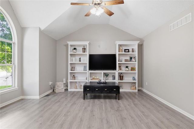 1611 STASI Avenue, Raymore, MO 64083
