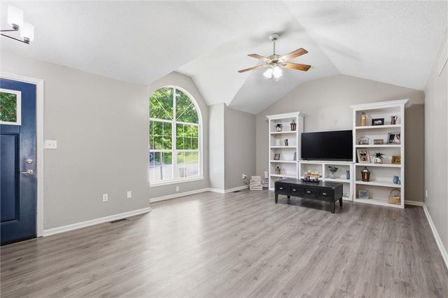 1611 STASI Avenue, Raymore, MO 64083