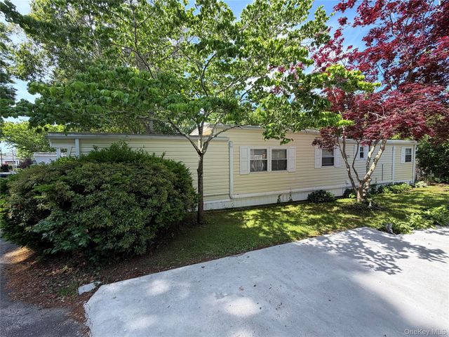 658 Sound Avenue E-10, Calverton, NY 11933