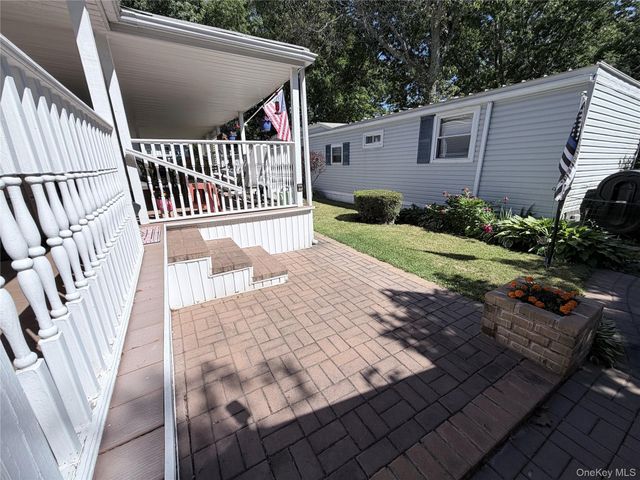 658 Sound Avenue E-10, Calverton, NY 11933