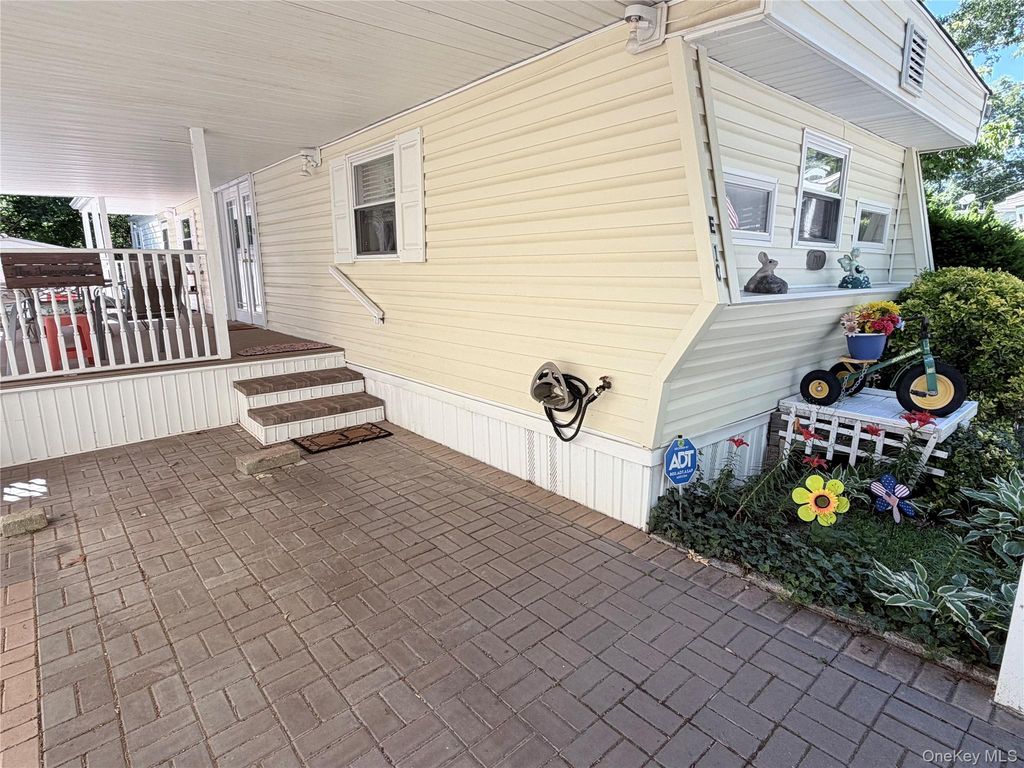 658 Sound Avenue E-10, Calverton, NY 11933