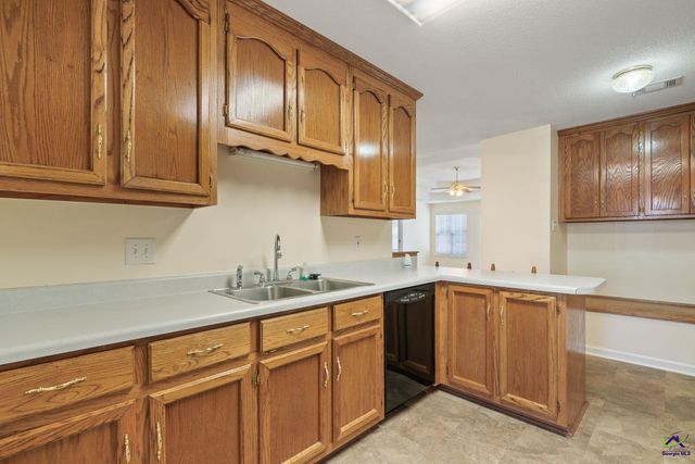 102 Meadow Court, Warner Robins, GA 31088