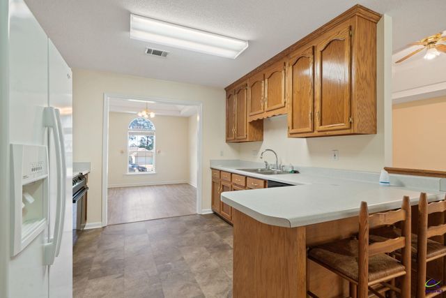 102 Meadow Court, Warner Robins, GA 31088