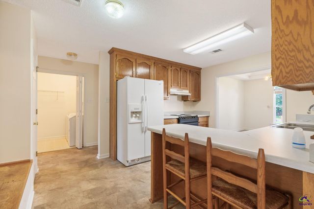 102 Meadow Court, Warner Robins, GA 31088
