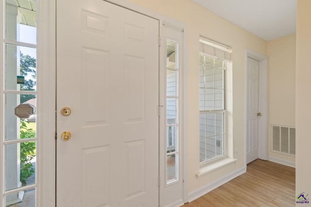 102 Meadow Court, Warner Robins, GA 31088
