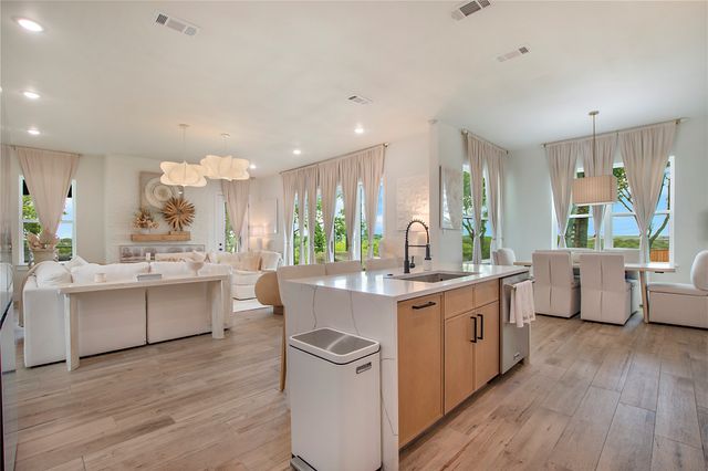 301 Paint Pony Trail N, Fort Worth, TX 76108