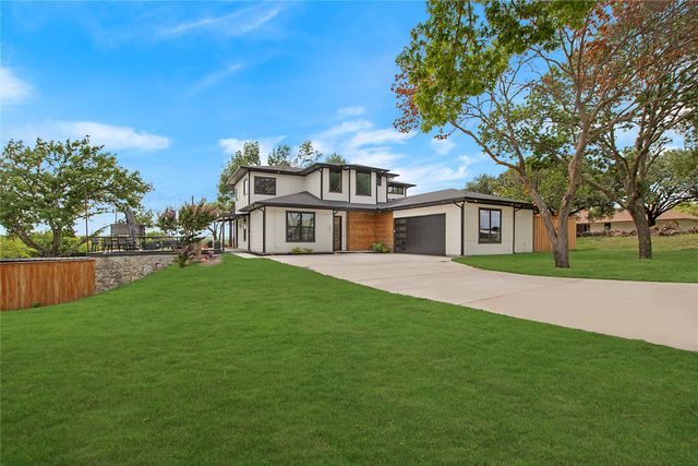 301 Paint Pony Trail N, Fort Worth, TX 76108