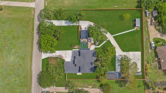 301 Paint Pony Trail N, Fort Worth, TX 76108