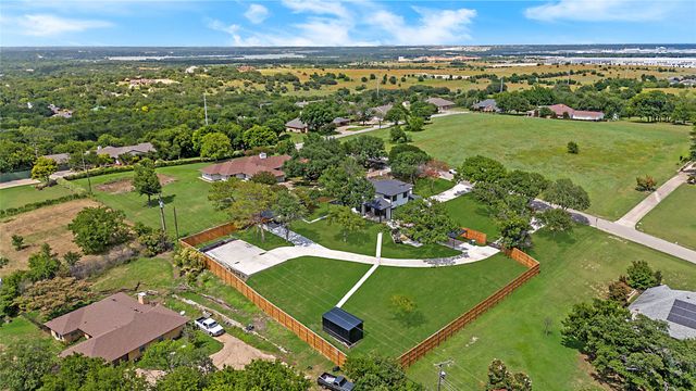 301 Paint Pony Trail N, Fort Worth, TX 76108