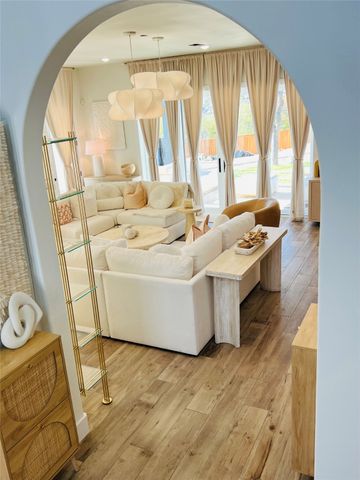 301 Paint Pony Trail N, Fort Worth, TX 76108